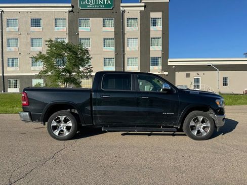 Used 2019 RAM 1500 Laramie AWD/4WD image 12