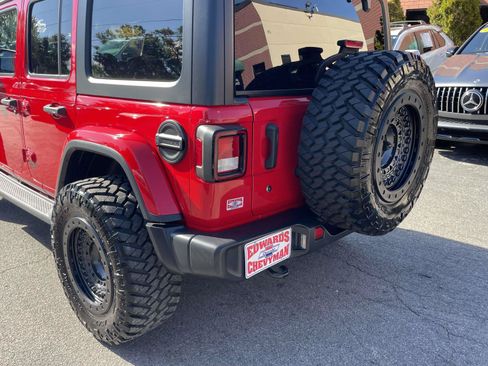 Used 2020 Jeep Wrangler Unlimited Sahara AWD/4WD image 30
