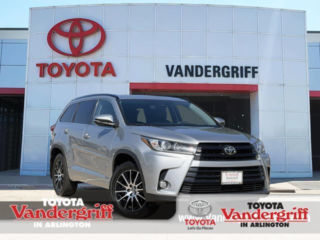 Used 2017 Toyota Highlander SE AWD/4WD image 1