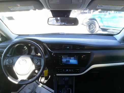 Used 2018 Toyota Corolla iM image 18