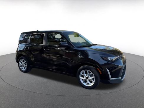 Used 2025 Kia Soul LX w/ LX Technology Package image 2