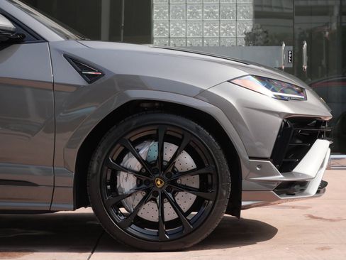 Used 2024 Lamborghini Urus S image 9