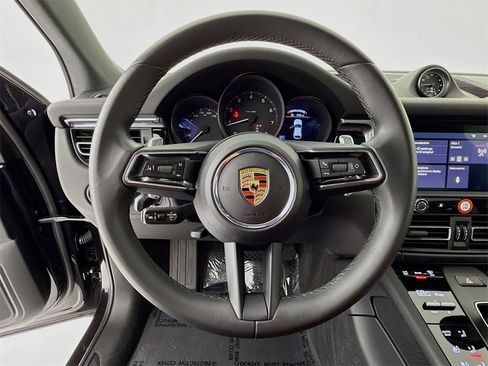 Used 2025 Porsche Macan image 15
