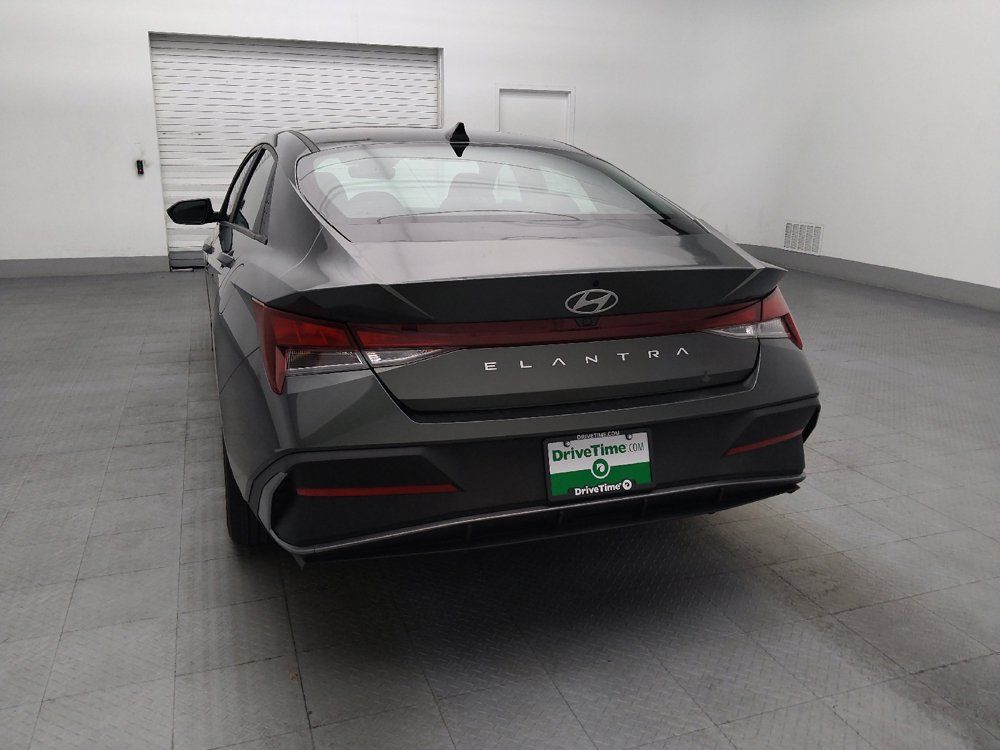 Used 2024 Hyundai Elantra SEL FWD image 6