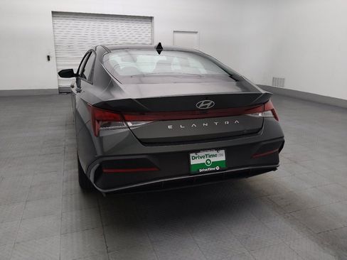 Used 2024 Hyundai Elantra SEL FWD image 6
