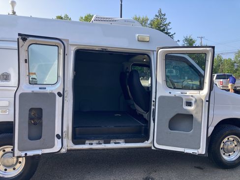 Used 2005 Ford E-350 and Econoline 350 Extended Super Duty RWD image 18
