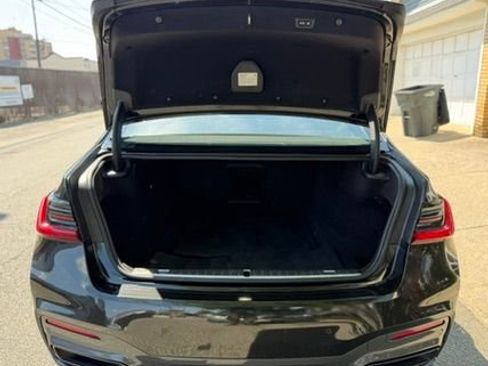 Used 2022 BMW 750i xDrive w/ Executive Package AWD/4WD image 12