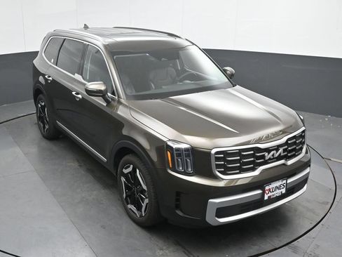Used 2025 Kia Telluride S AWD/4WD image 32