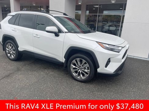 Used 2025 Toyota RAV4 XLE Premium w/ Weather Package FWD image 5
