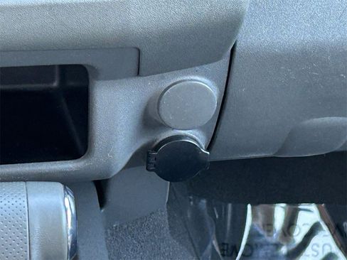 Used 2008 Nissan Frontier SE image 17