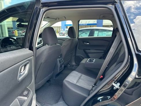 Used 2025 Nissan Rogue SV FWD image 6