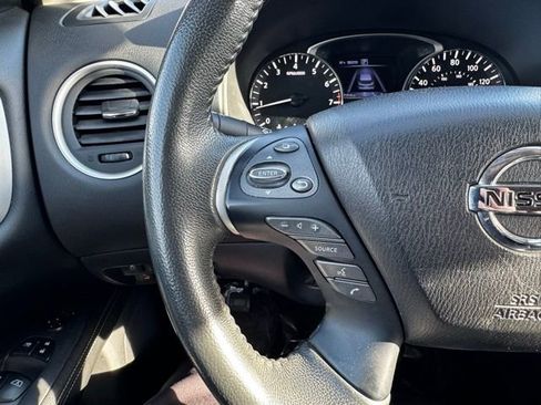 Used 2018 Nissan Pathfinder SL image 26