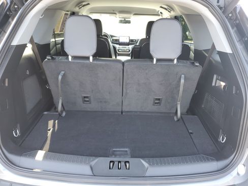 Used 2023 Ford Explorer XLT w/ Equipment Group 202A AWD/4WD image 9