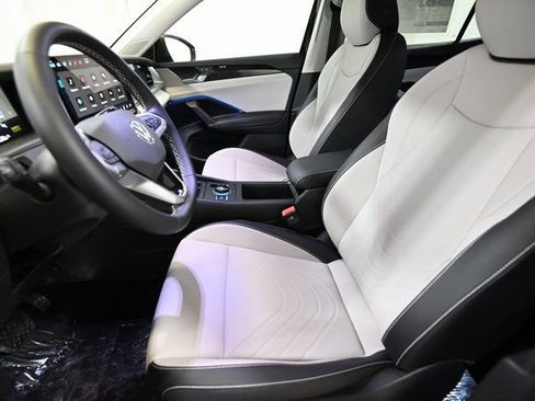 New 2026 Volkswagen Tiguan SE AWD/4WD image 7