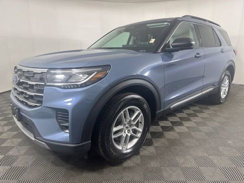 Certified 2025 Ford Explorer Active AWD/4WD image 8