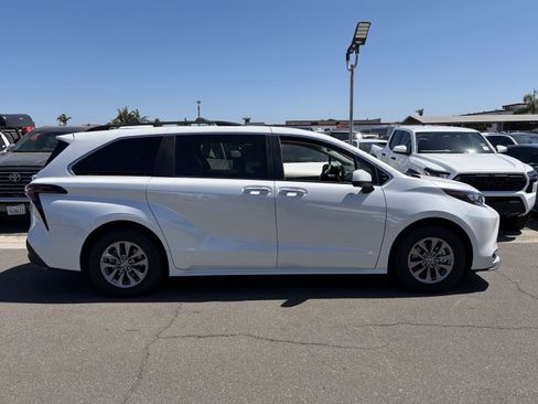 Certified 2024 Toyota Sienna XLE w/ XLE Plus Package AWD/4WD image 2