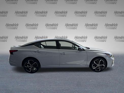 Used 2024 Nissan Altima 2.5 SR FWD image 10