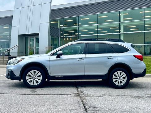 Used 2018 Subaru Outback 2.5i Premium AWD/4WD image 3