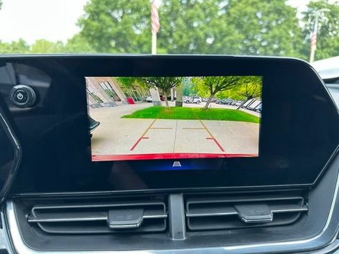Used 2024 Chevrolet Trax RS FWD image 17