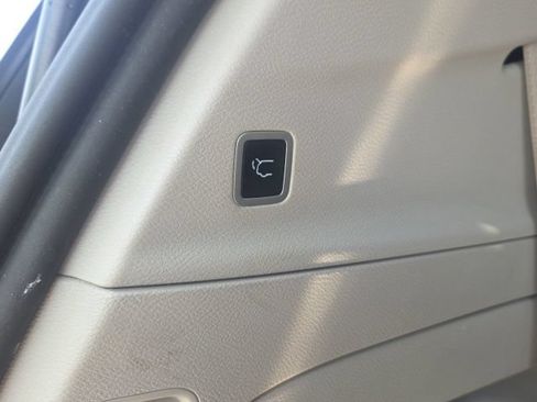 Used 2022 Chrysler Pacifica Touring-L FWD image 14