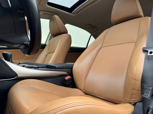 Used 2017 Lexus IS 300 AWD image 5