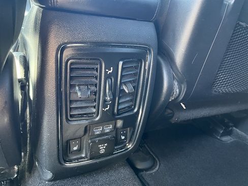 Used 2019 Jeep Grand Cherokee Limited w/ Luxury Group II AWD/4WD image 36