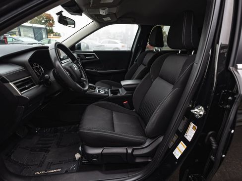 Used 2022 Mitsubishi Outlander ES image 19