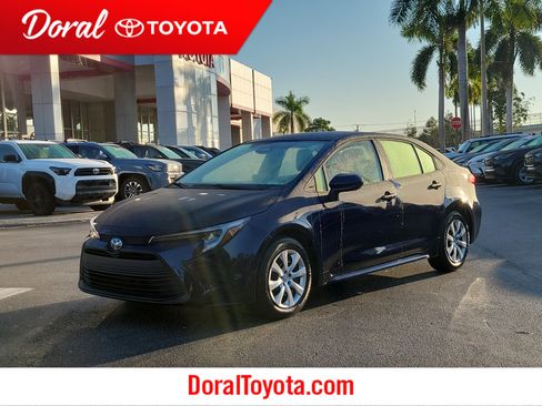 Used 2025 Toyota Corolla LE image 1
