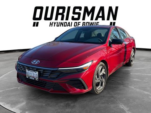 Used 2025 Hyundai Elantra SEL image 2