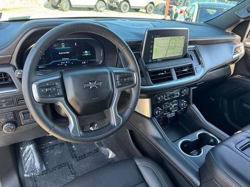 Used 2024 Chevrolet Tahoe Z71 w/ Luxury Package AWD/4WD image 3