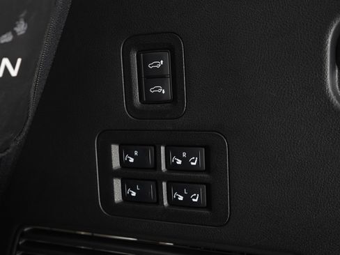 Used 2025 Nissan Armada Platinum Reserve AWD/4WD image 11
