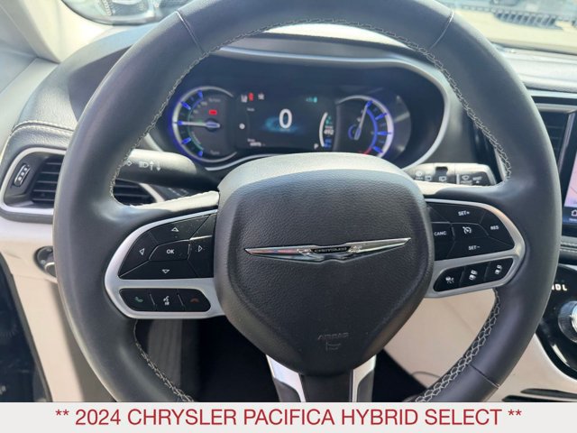 Certified 2024 Chrysler Pacifica Limited FWD image 15