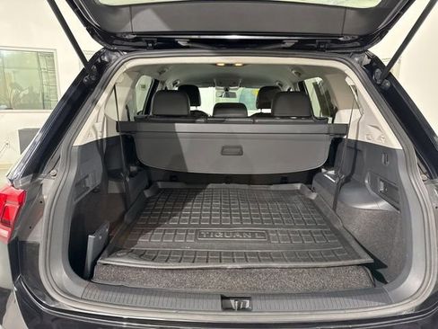 Used 2018 Volkswagen Tiguan SE FWD image 11