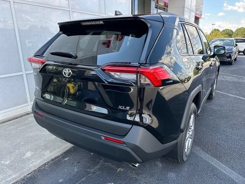 Used 2025 Toyota RAV4 XLE w/ Convenience Package FWD image 3