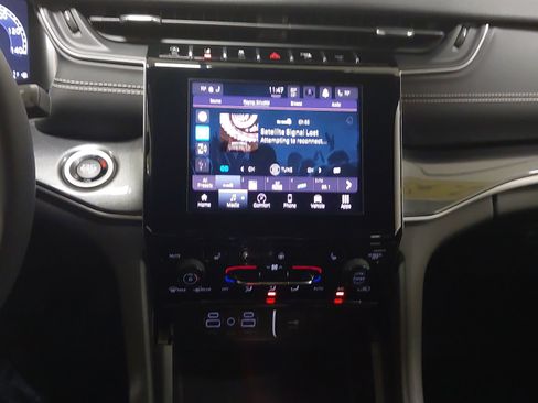 Used 2023 Jeep Grand Cherokee L Laredo AWD/4WD image 21