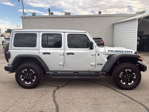 Used 2024 Jeep Wrangler Unlimited Rubicon 4xe w/ Technology Group AWD/4WD image 8