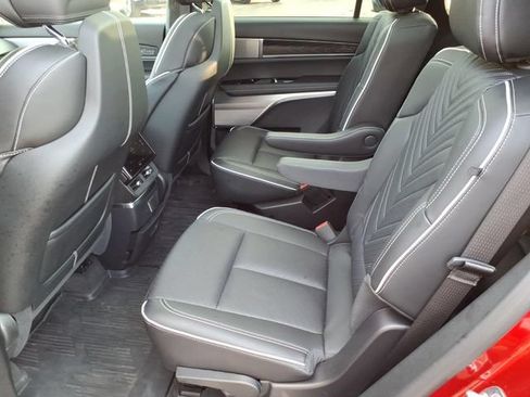 Used 2026 Cadillac Vistiq Platinum w/ LPO, Floor Liner Package AWD/4WD image 7