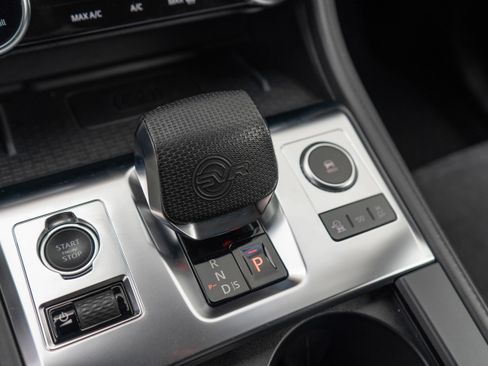 Used 2022 Jaguar F-PACE SVR image 26