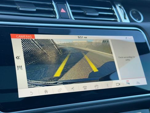 Used 2020 Land Rover Range Rover HSE image 19