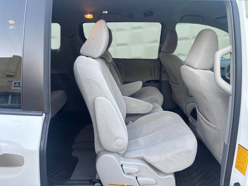 Used 2014 Toyota Sienna LE FWD image 18