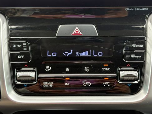 Used 2022 Kia Sorento S FWD image 28