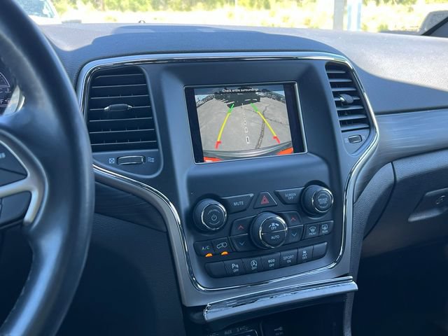 Used 2021 Jeep Grand Cherokee Laredo AWD/4WD image 34