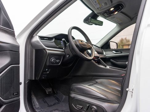 Used 2023 Jeep Grand Cherokee L Limited w/ Luxury Tech Group II AWD/4WD image 14