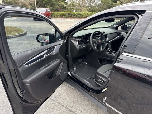 Used 2025 Cadillac XT5 Premium Luxury w/ Technology Package image 18