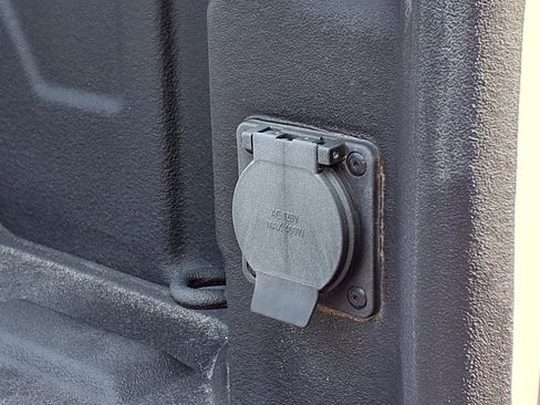 Certified 2024 Chevrolet Silverado 1500 High Country w/ Technology Package image 7