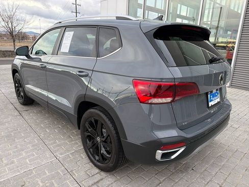 Certified 2023 Volkswagen Taos SE w/ Panoramic Sunroof Package image 5