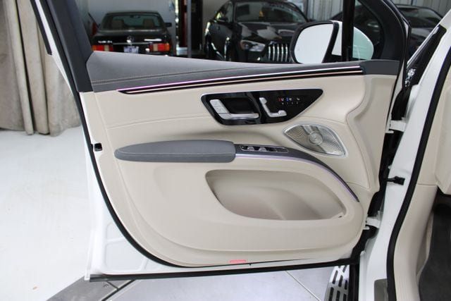 Used 2023 Mercedes-Benz EQS 580 4MATIC SUV image 38