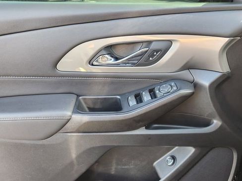 Used 2023 Chevrolet Traverse LT image 24