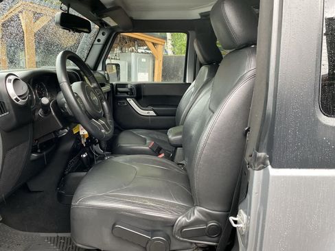 Used 2014 Jeep Wrangler Sahara AWD/4WD image 13