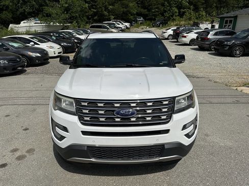 Used 2016 Ford Explorer XLT w/ Equipment Group 202A FWD image 3